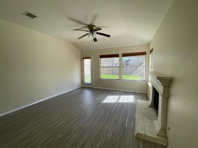 Foto del edificio - 8430 Alvin High Ln