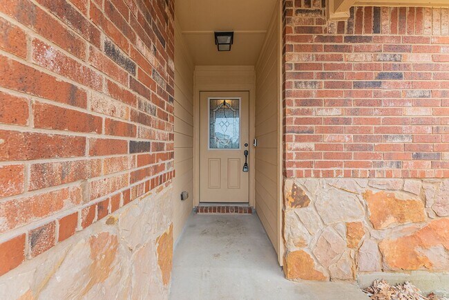 Foto del edificio - 5001 Bridgewood Dr