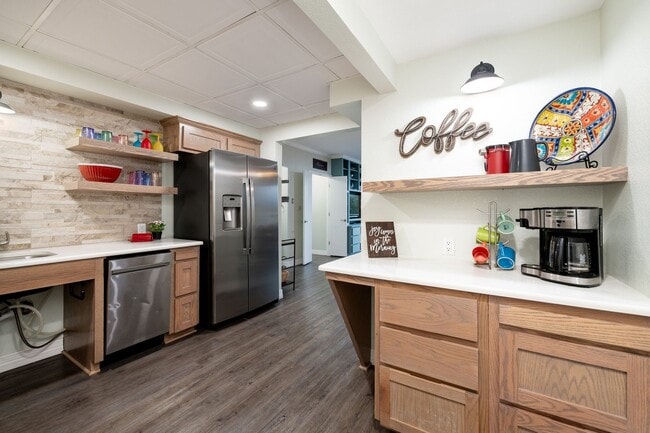 Building Photo - 4924 Cobbs Dr