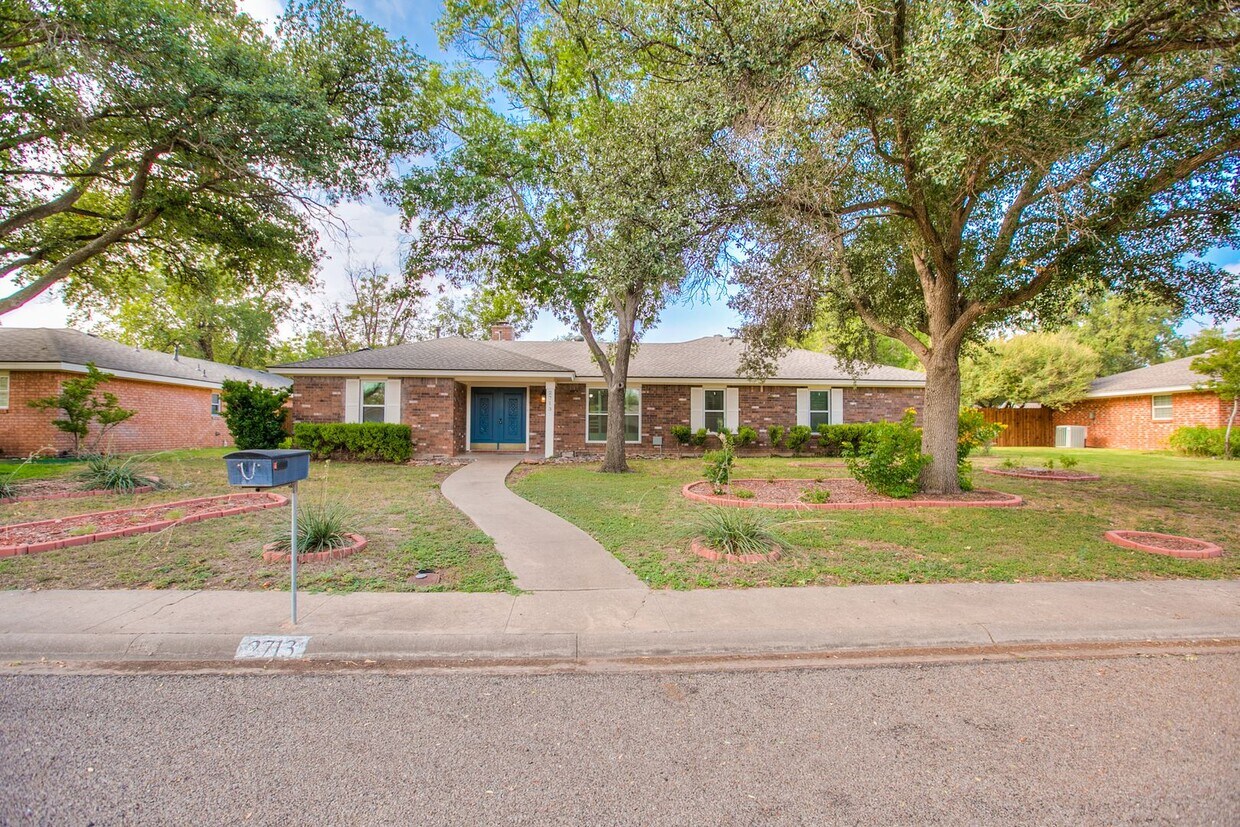 Primary Photo - 2713 Canyon Creek Dr