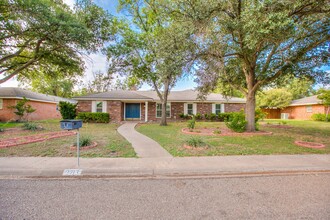 Building Photo - 2713 Canyon Creek Dr