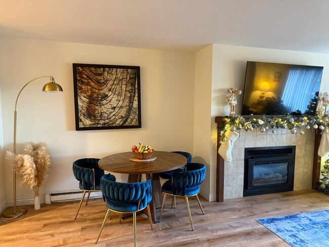 Foto del edificio - 137 Benchmark Rd