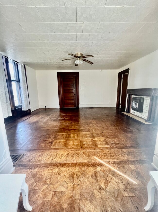 322 N Washington St Unit Apt 1, Titusville, PA 16354 Apartments in