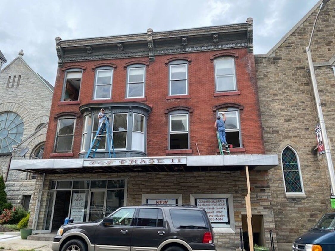 Primary Photo - 318-320 W Market St