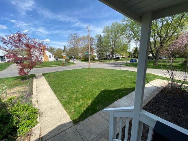 Building Photo - 297 E Jeffrey Pl