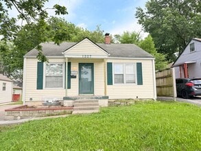 Building Photo - 1207 N McCoy St