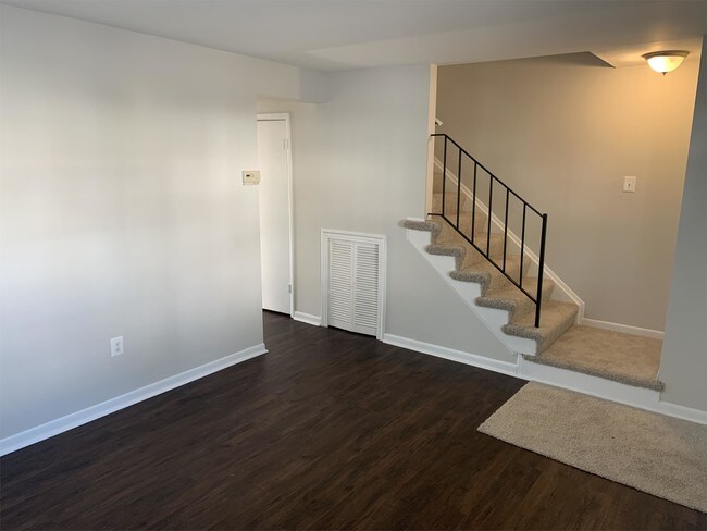 Building Photo - 6438 Colonial Knoll