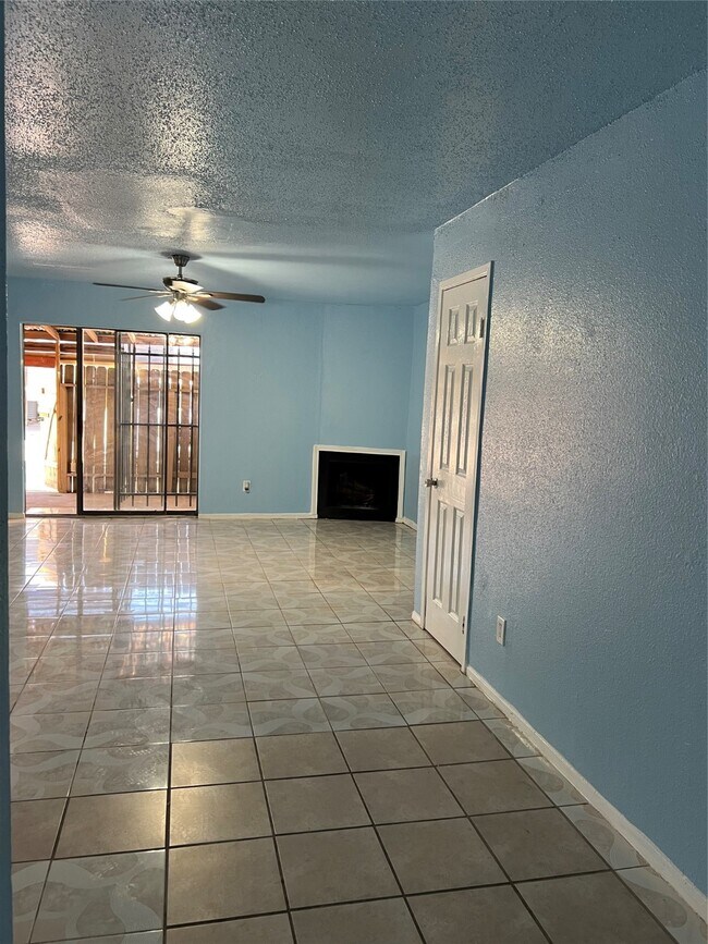 Building Photo - 8405 Wilcrest Dr