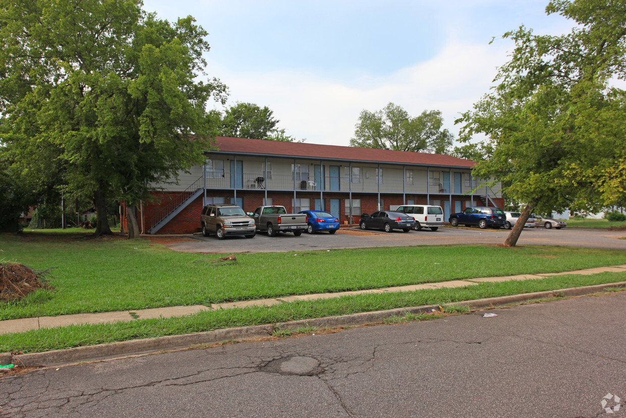 Primary Photo - 1441 Monroe Ave SW
