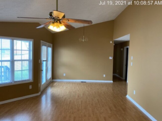 Building Photo - 5570 Arapahoe Ct