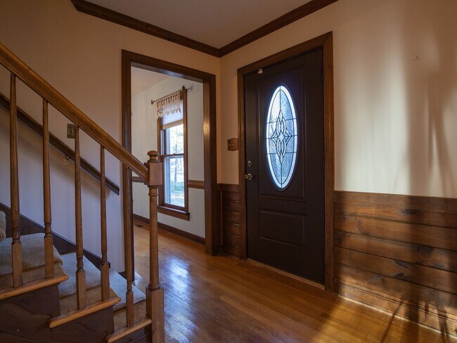 Foto del edificio - 4266 Roundhill Dr