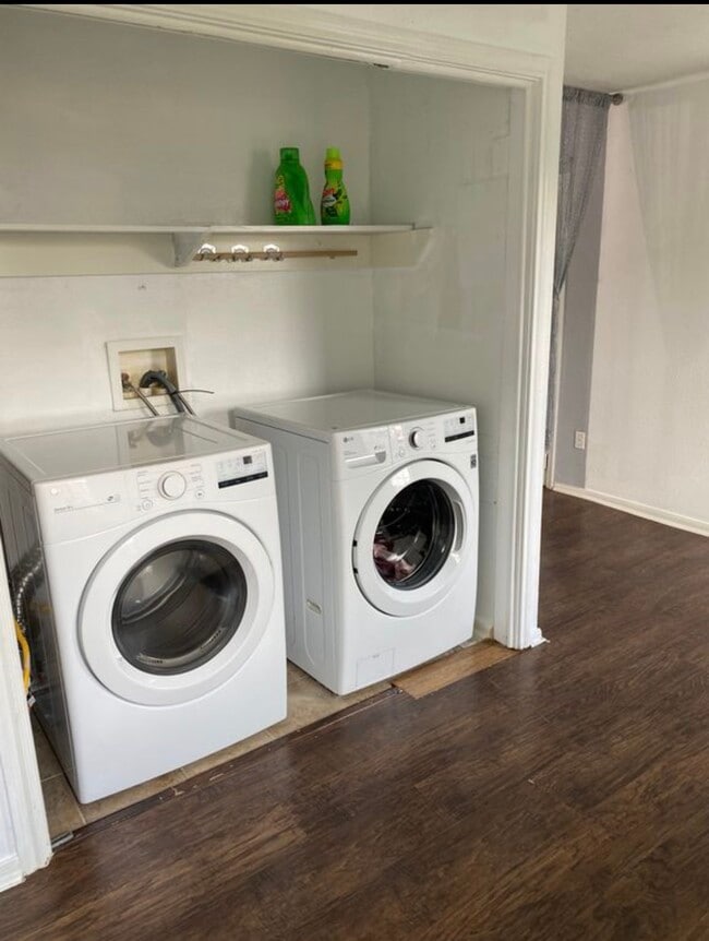 Building Photo - 111 E Southland Ave