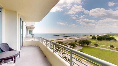 Building Photo - 2060 Beach Blvd