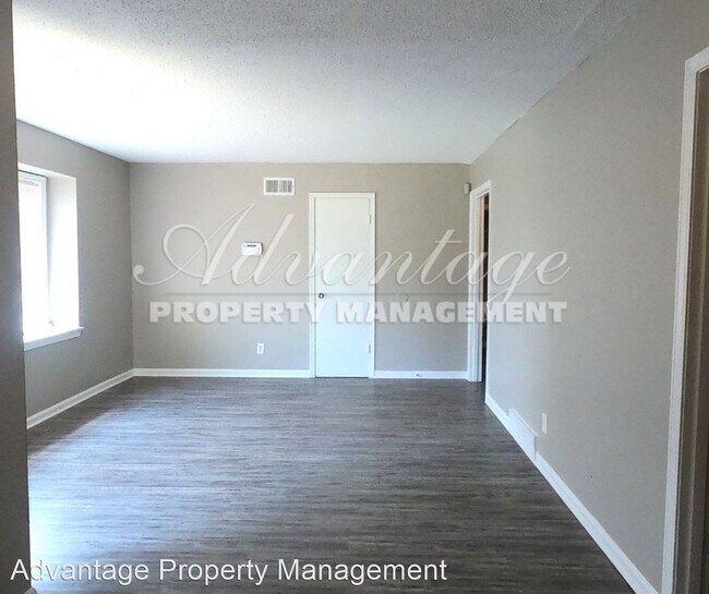 Foto del edificio - 3 br, 2 bath House - 366 Granville Ave.