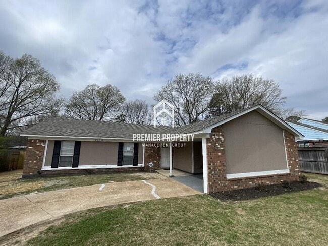 Building Photo - 2105 Woodfield - Available Now!