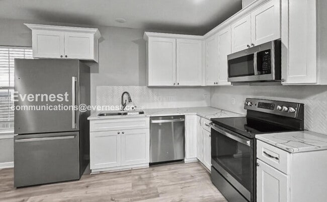 Foto del edificio - 2 Bed/1 Bath Condo with Fenced Yard / Pet-Friendly / Vouchers Accepted / Available Now!