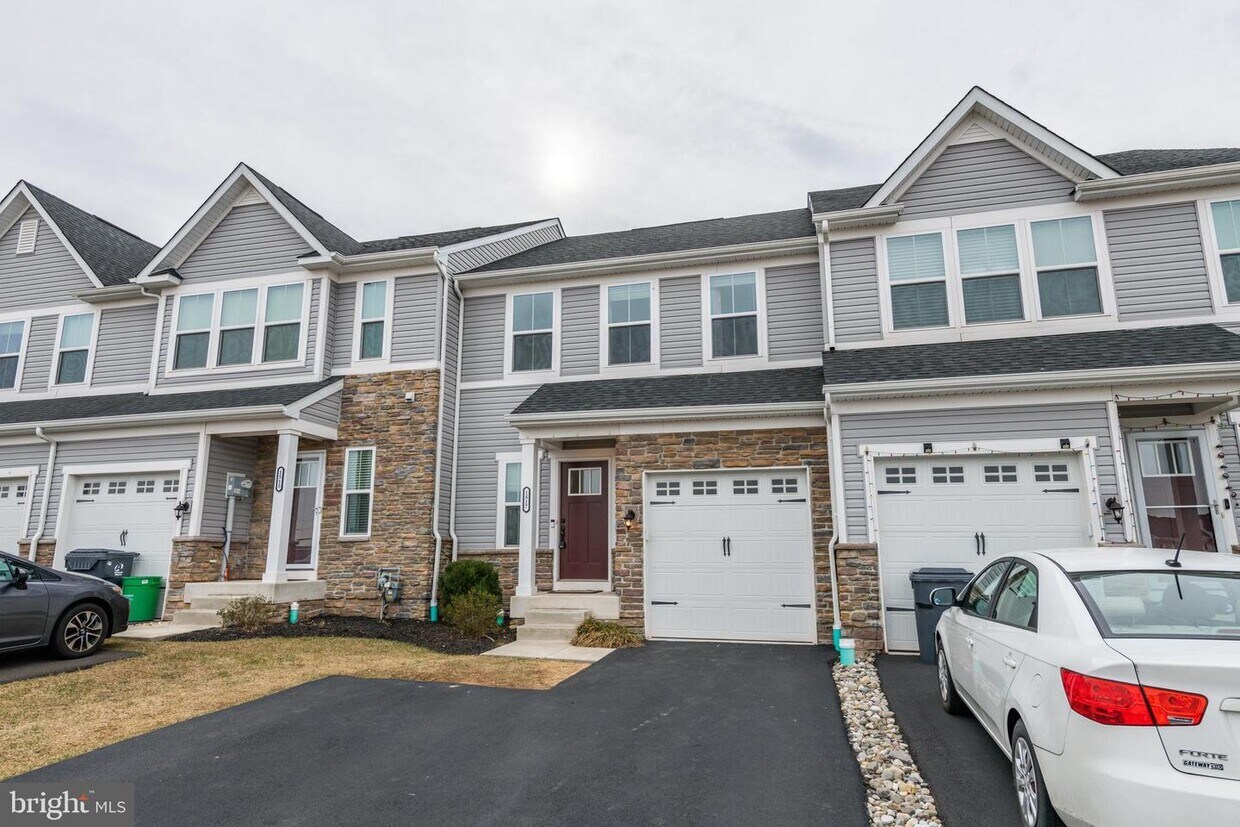 1517 Emily Ct, Hatfield, PA 19440 Townhouse for Rent in Hatfield, PA