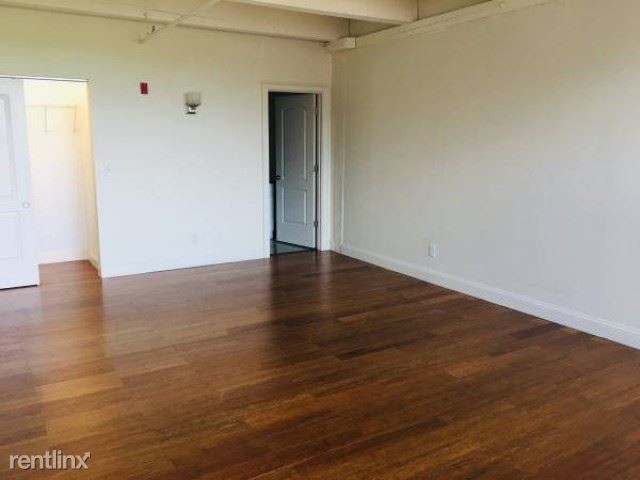 Foto del edificio - 2 br, 1 bath Apartment - 535 Roosevelt Ave