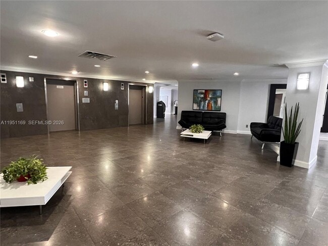 Building Photo - 200 Leslie Dr