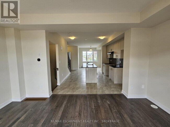 Building Photo - 205 Melody Ln