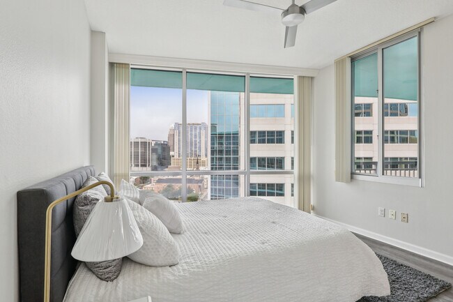 Foto del edificio - 322 E Central Blvd