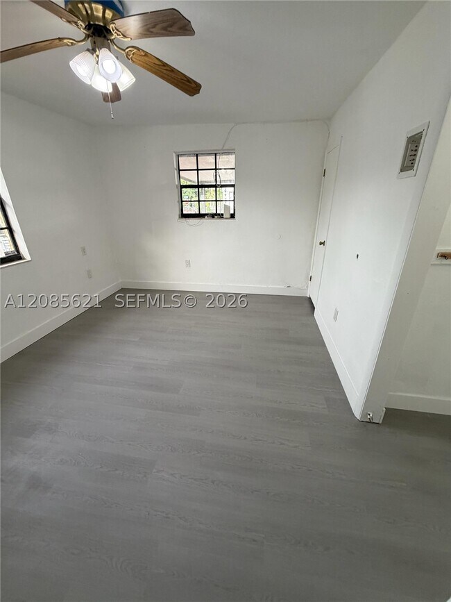 Foto del edificio - 2424 SW 21st St