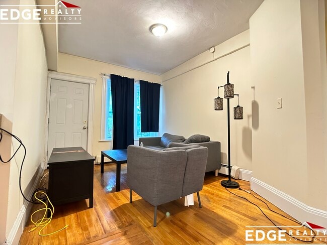 Foto del edificio - 56 Cummings Rd