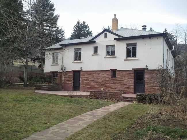 Building Photo - 722 7th St