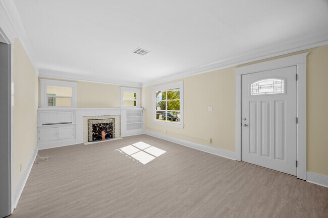 Building Photo - 525 W Wilson Ave