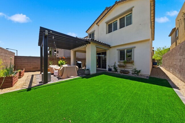 Building Photo - Move-In Ready Summerlin Gem with Courtyard Entry