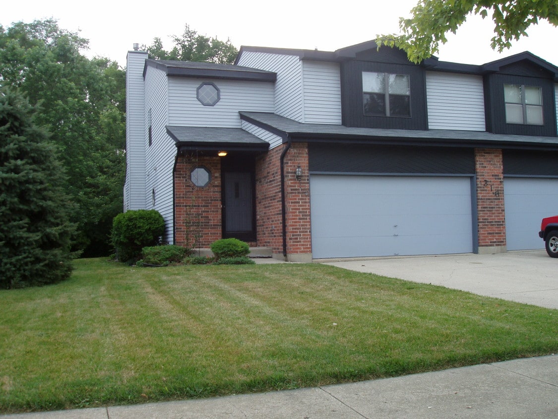Front - 316 Brookdale Dr
