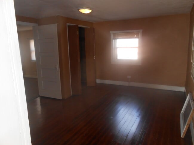 Building Photo - 729 10th St