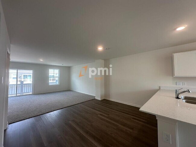 Foto del edificio - 8750 Clover Ln