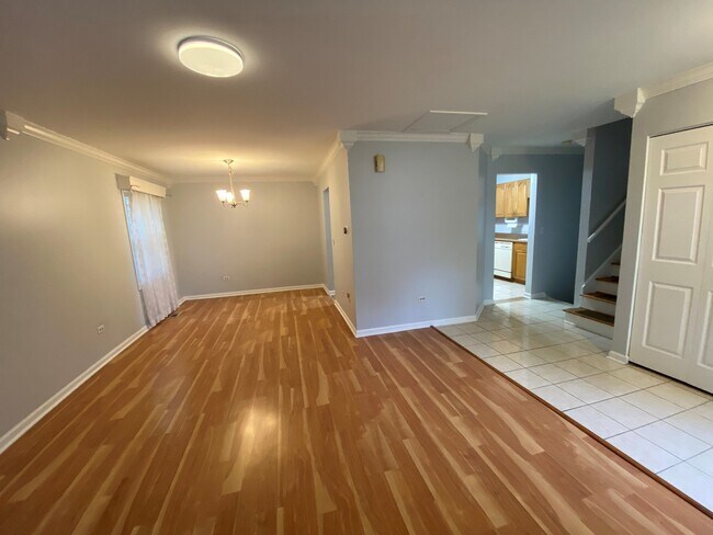 Building Photo - 1001 Summit Dr