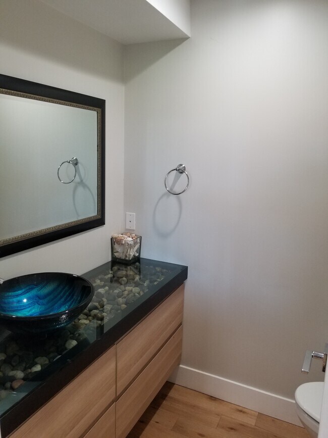 Half Bath downstairs - 424 Vista Quinta