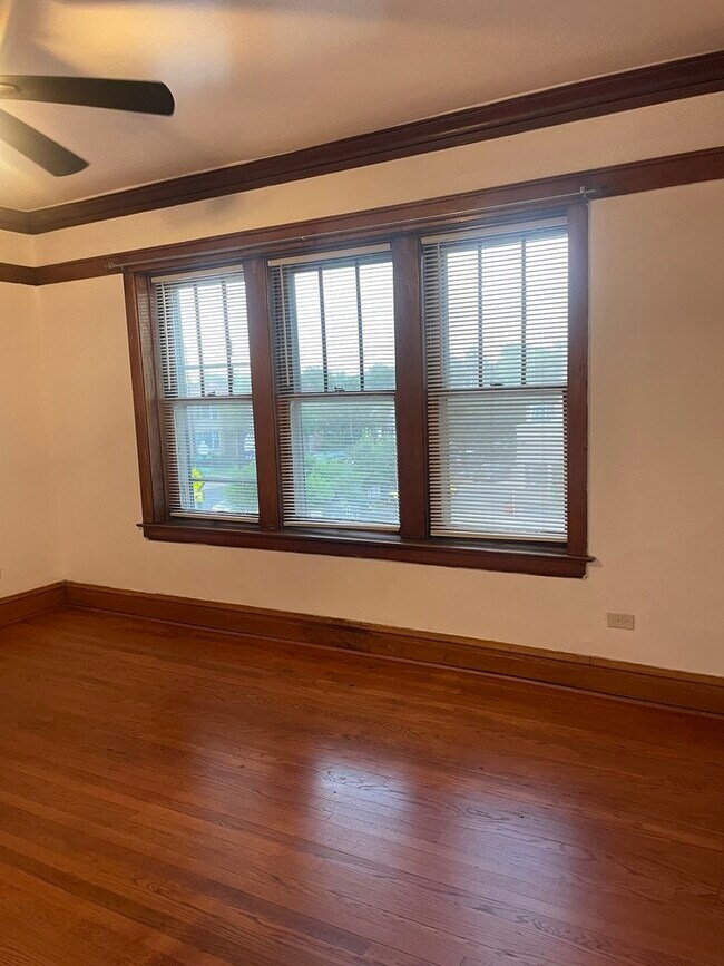 Foto del edificio - 3552 N Lockwood Ave