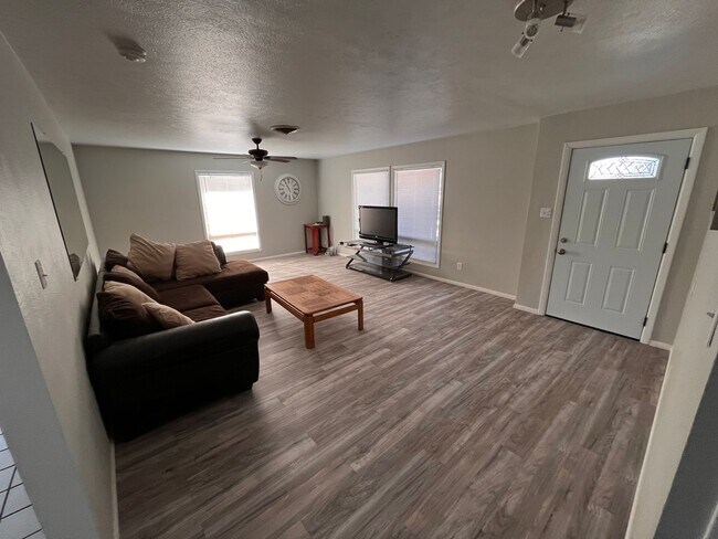 Building Photo - Fully furnished property with several lease options! Can be leased unfurnished.