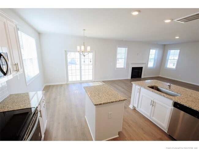 Comedor - 331 Brentmoor Dr