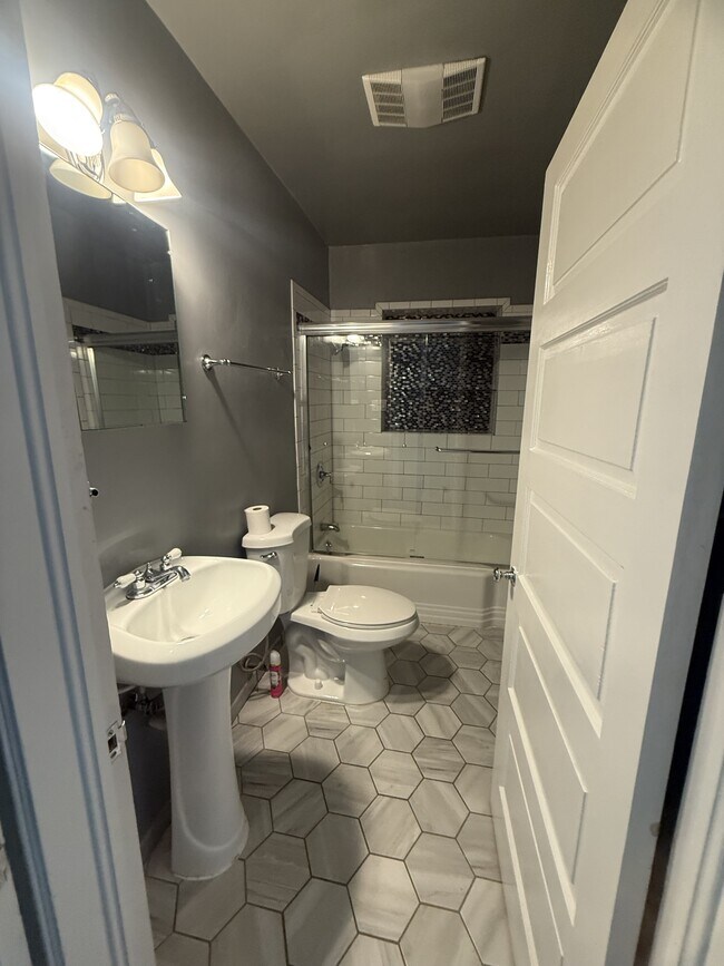 Foto del edificio - 211 N Campbell St