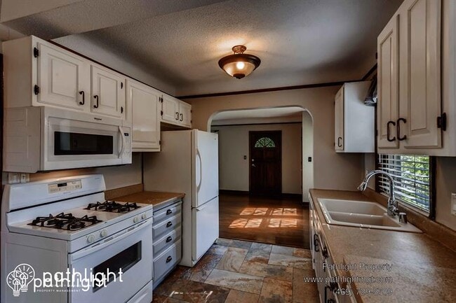 Building Photo - 6524 Minnetonka Boulevard, Saint Louis Par...