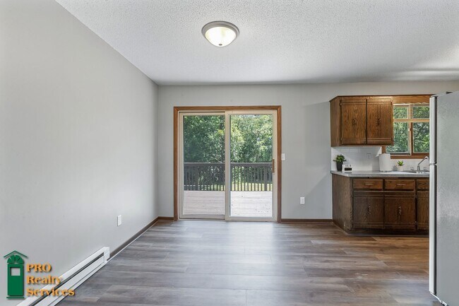 Building Photo - Spacious 4 Bedroom Home **Half Off October...