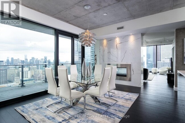 Building Photo - 224 King St W