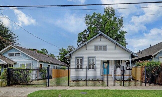 Building Photo - 3407 White Oak Dr