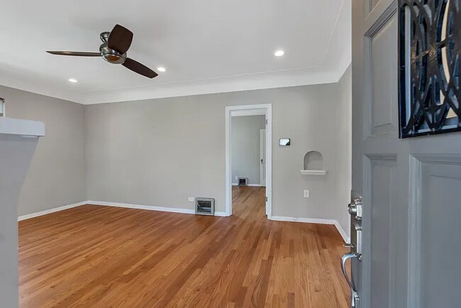 Foto del edificio - BR w/ Fenced Yard + 2-Car Garage Near I-70