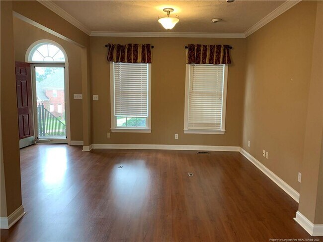 Building Photo - 460 Shawcroft Rd