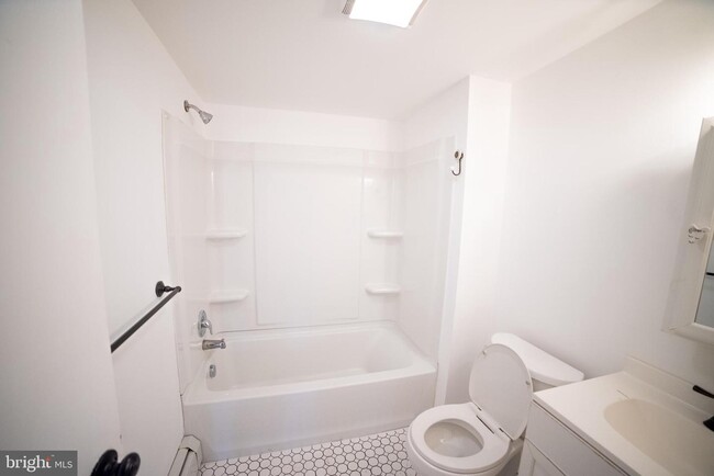 Foto del edificio - 242 E Chestnut St