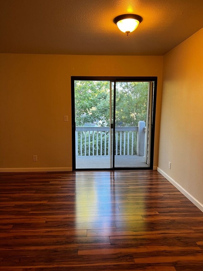 Building Photo - Jackson Townhome