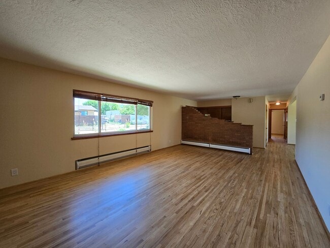 Building Photo - 512 Camino Solano