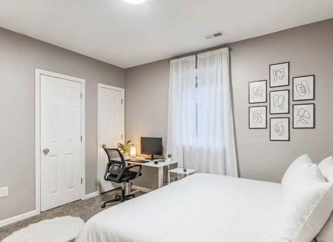 Building Photo - 2424 Lyndale Ave S