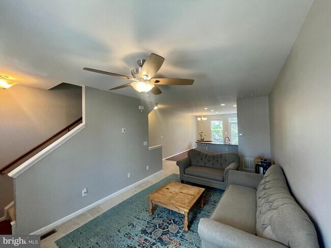 Building Photo - 143 Streamview Dr